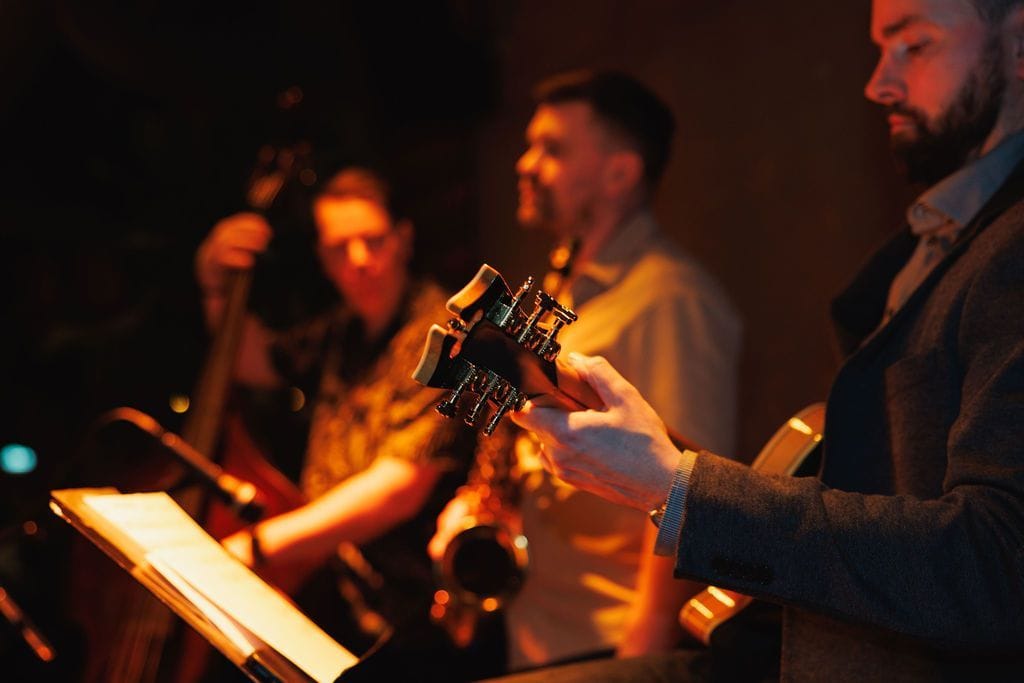 Djassband spilar í Garðinum mathöll